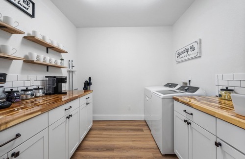 Wimberley House | Relaxing family friendly farmhouse minutes from the shops at Wimberley square!