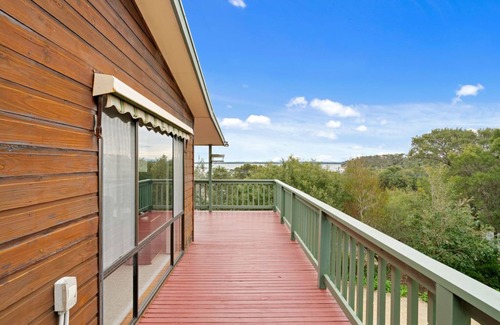 Loch Sport House | Relaxing family home with lake front views. Pets welcome