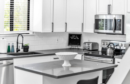 Victoria Park House | Relaxing Getaway - Minutes to Beach, Las Olas & DT