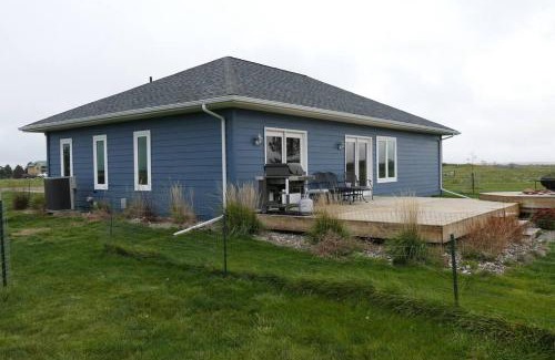 Pierre House | Relaxing Getaway - Fun at the Lake