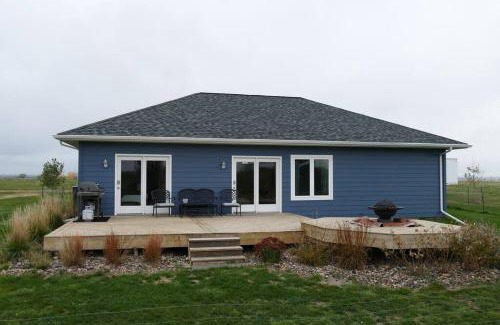 Pierre House | Relaxing Getaway - Fun at the Lake