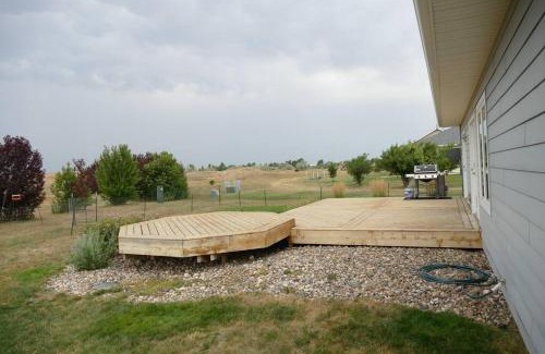 Pierre House | Relaxing Getaway - Fun at the Lake