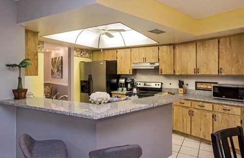 Citrus Park House | Relaxing Getaway: King Bed, Hot Tub, Pool Table, Ping Pong & Private Yard!