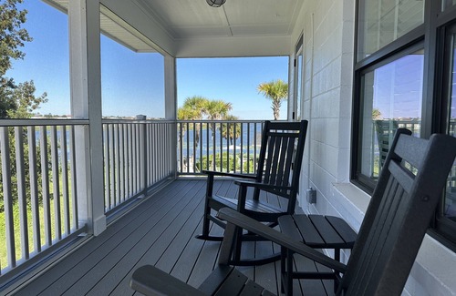 Lake Alfred Cottage | Relaxing Getaway on the Lake at Adams Estate