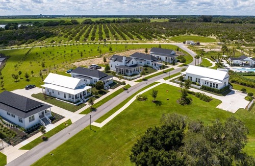 Lake Alfred Cottage | Relaxing Getaway on the Lake at Adams Estate