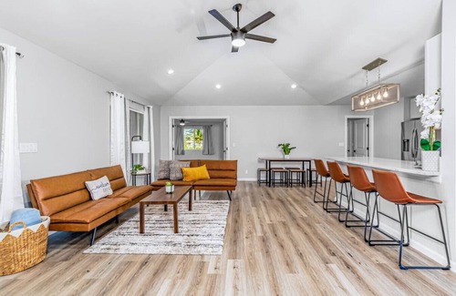 Keaau House | Relaxing Getaway with Lush Garden Views