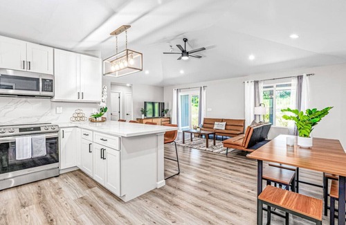 Keaau House | Relaxing Getaway with Lush Garden Views