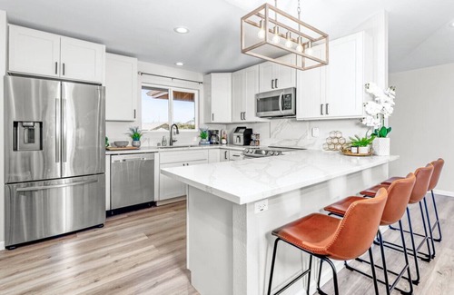 Keaau House | Relaxing Getaway with Lush Garden Views