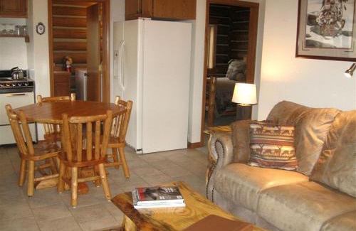 Darby House | Relaxing Glamping Vacation: Fantastic Log Cabin with a Hot Tub in Darby, MT