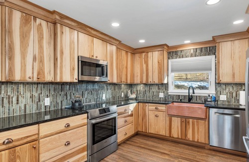 Gilford House | Relaxing Gunstock Chalet! Near Lake Winnipesaukee and Gunstock Mountain!