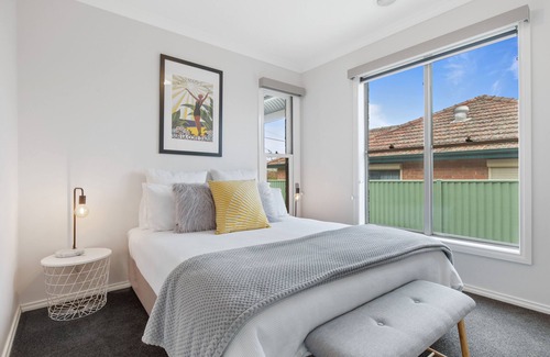Ballarat North House | Relaxing Haven Ballarat - spacious, warm, free WIFI