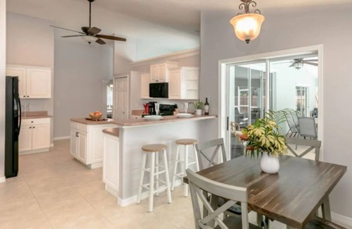 Sebastian Highlands House | 🍹🌞Relaxing Heated Pool!Beautiful Patio,Pet Friendly,Fenced Area, Near Beaches!