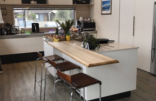 Papamoa Beach House | Relaxing home 5 mins walk from beach and shops