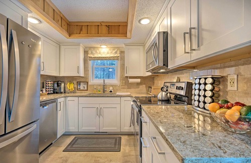 West Dover House | Relaxing Home Mins from Mt Snow, Hiking, & Lakes