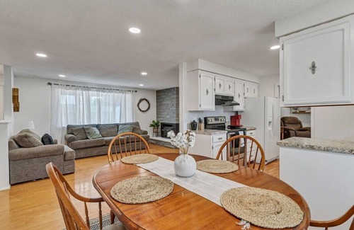 Albany House | Relaxing Home w/Fenced Yard & Covered Patio!