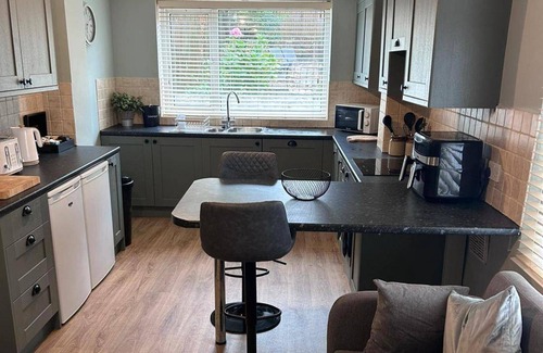 Sketty House | Relaxing, Homely Feel With a Spacious Garden