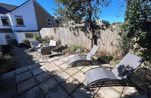 Sketty House | Relaxing, Homely Feel With a Spacious Garden