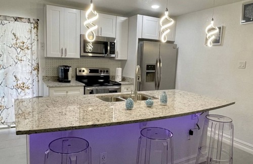 Oak Ridge House | Relaxing Hot Tub Home Near Universal