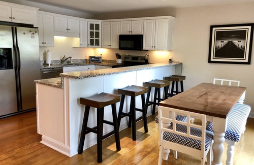 Henrico House | Relaxing Lake Gaston Getaway (two separate living spaces; sleeps 9)