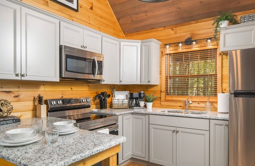 Deep Gap Cabin | Relaxing Mountain Getaway! Hot Tub, Grill, 2 Decks, Trails, EV & Dog Friendly