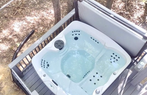 Deep Gap Cabin | Relaxing Mountain Getaway! Hot Tub, Grill, 2 Decks, Trails, EV & Dog Friendly