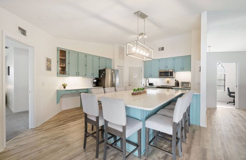 Englewood South House | Relaxing Oasis Near the Beach! Heated Pool!