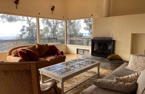 Shepherd Canyon House | Relaxing Retreat: 3 bedroom overlooking the bay. Dog-friendly!
