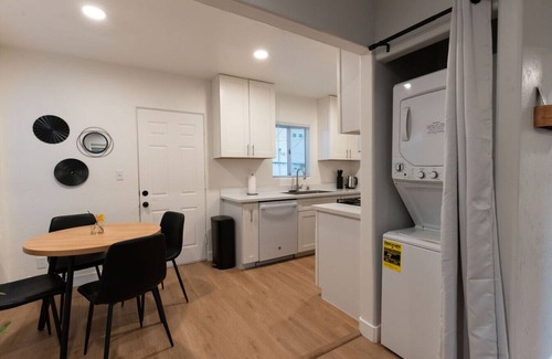 North Park House | Relaxing Retreat in North Park – 3943