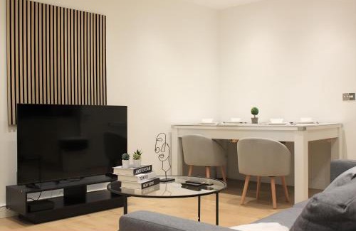 Coulsdon West Apartment | Relaxing Retreat in Purley - Gatwick Airport Nearby