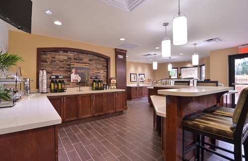 Tomball Condo | Relaxing Retreat in Tomball | Shared Outdoor Pool + Free Breakfast