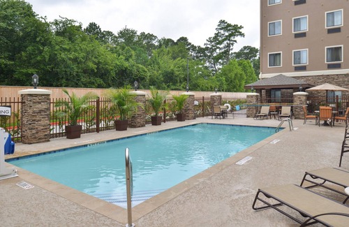 Tomball Condo | Relaxing Retreat in Tomball | Shared Outdoor Pool + Free Breakfast