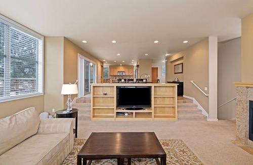 Redmond House | Relaxing Retreat w/hot tub, Views and AC