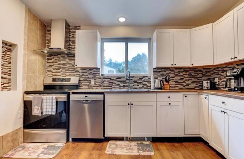 Bloomfield Apartment | Relaxing Retreat w/Sweet Yard!