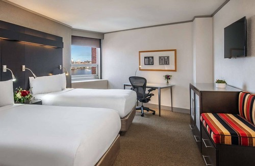 East Cambridge Hotel | Relaxing Room in central Cambridge w/Pool & Charles River Views