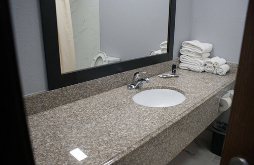 Van Buren Hotel | Relaxing Room Inn Room Near Interstate 40 and Close to Downtown