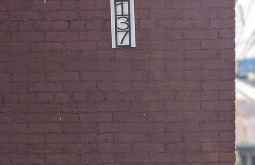 Cumberland Apartment | Relaxing Rustic Oasis - 6 min walk to Downtown! Cyclist Welcomed & Pet friendly!