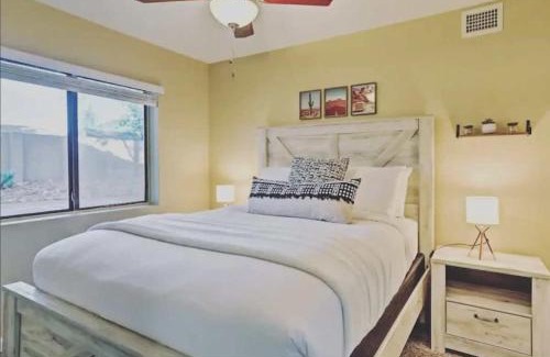 Oak Creek House | Relaxing Sedona Retreat - Walk to Shops & Trails