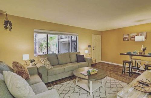 Oak Creek House | Relaxing Sedona Retreat - Walk to Shops & Trails