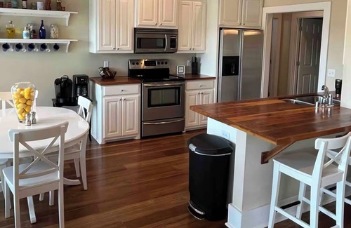Eddyville House | Relaxing & spacious waterfront home on Barkley Lake with 5 Bedrooms and 4 Baths