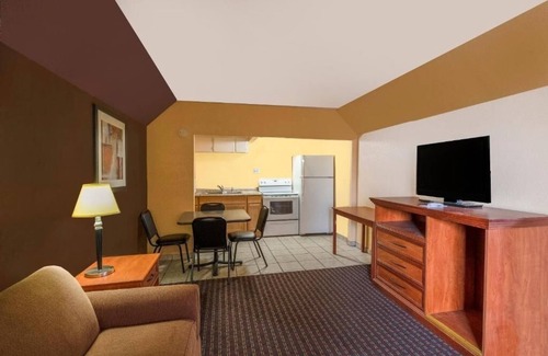 Odessa Hotel | Relaxing Stay with Kitchenette Near UTPB & Airport w/Parking Included