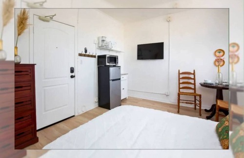 Westlake Apartment | Relaxing Studio for 2 near DTLA