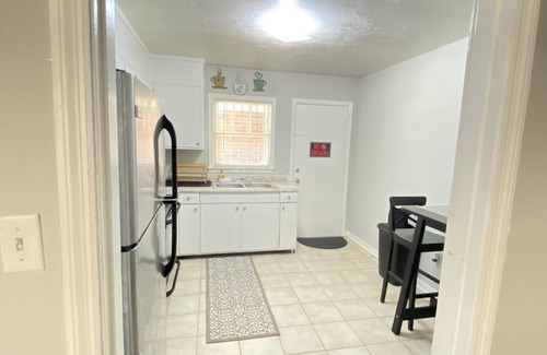 Albany Apartment | Relaxing Suite B- 2 minutes to Phoebe
