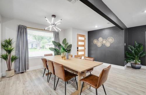 DeSoto House | Relaxing Texas Retreat 4BR w Pool & Dream Kitchen