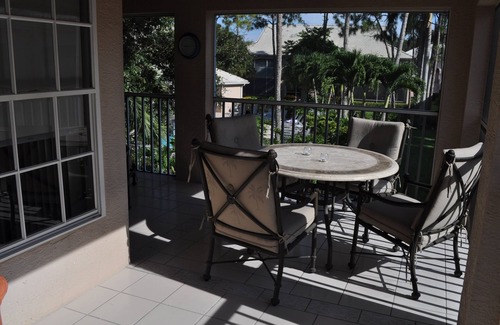 Bonita Shores Condo | Relaxing Vanderbilt Lakes Condo