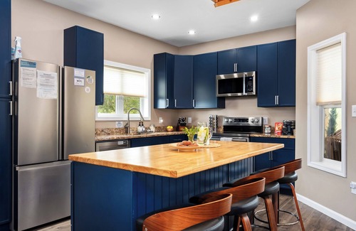 Davis House | RelaxingBarrelSauna BigHotTub Arcades AirHockey