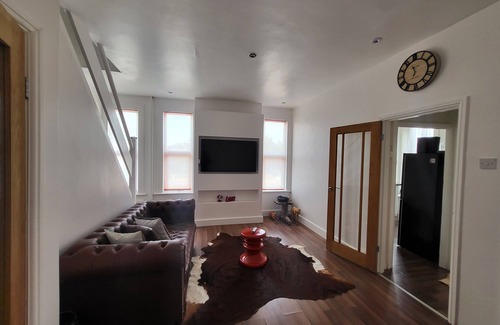 Westcliff-on-Sea House | Remarkable 1-Bed House the entire first floor