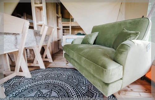 Llanidloes Cabin | Remarkable 2-Bed Safari Lodge in Llanidloes