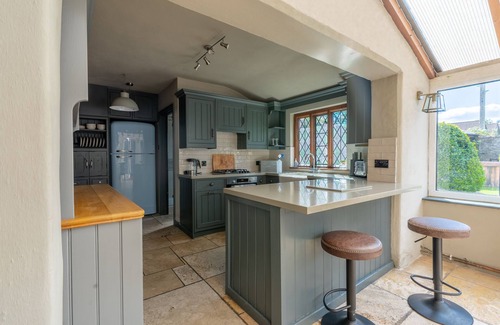 Caerleon House | Remarkable 4-bed Cottage in Cearleon