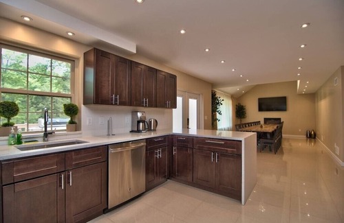 Henryville House | Remarkable and Gorgeous lake front with tranquil setting