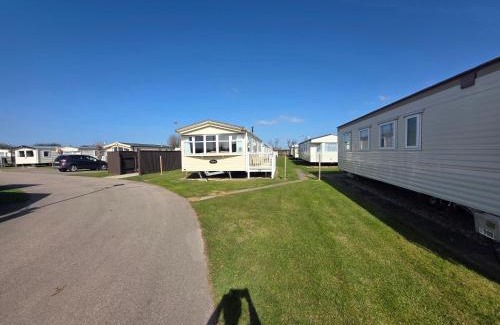 Chapel Saint Leonards Ski Chalet | Remarkable Caravan- Chapel St Leonard's Skegness